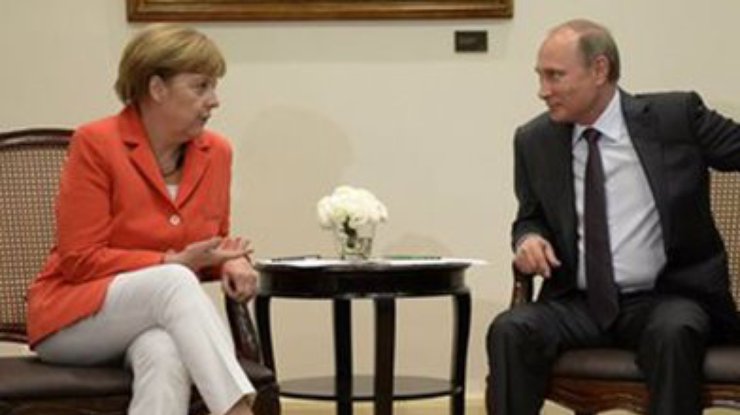 Путин пожаловался Меркель на украинских военных