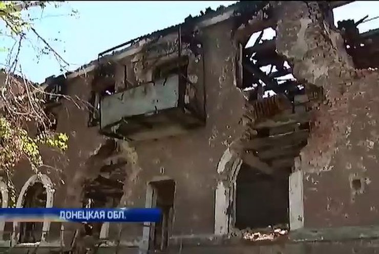 В Семеновке все еще находят мины и лежат непогребенные останки боевиков (видео)
