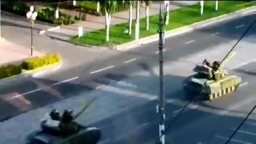Танки на улицах Луганска и Донецка призваны заставить людей паниковать (видео)
