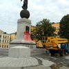 В Харькове облили краской памятник Независимости Украины (фото)