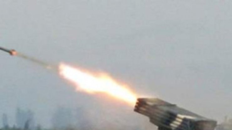 Позиции сил АТО из "Града" обстреливают в Луганске  (видео)
