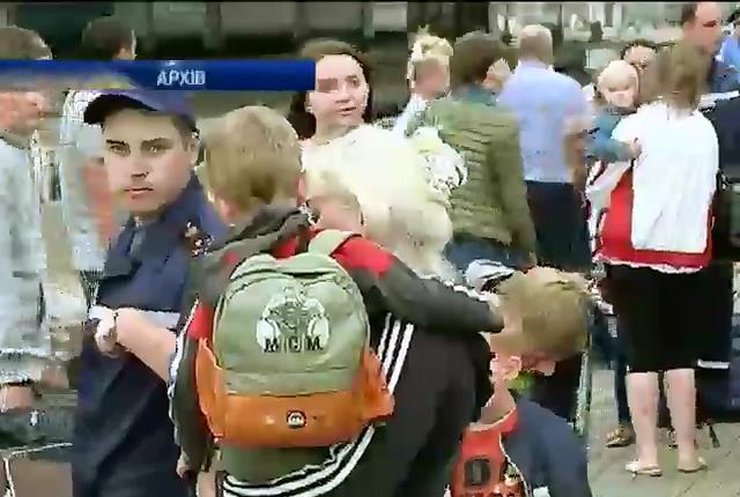 Більше 40 тисяч людей евакуювалися з зони бойових дій на Донбасі