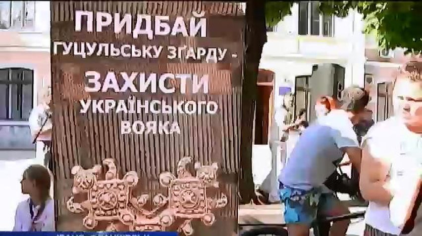 В Івано-Франківську продавали гуцульські обереги задля українських військових (відео)