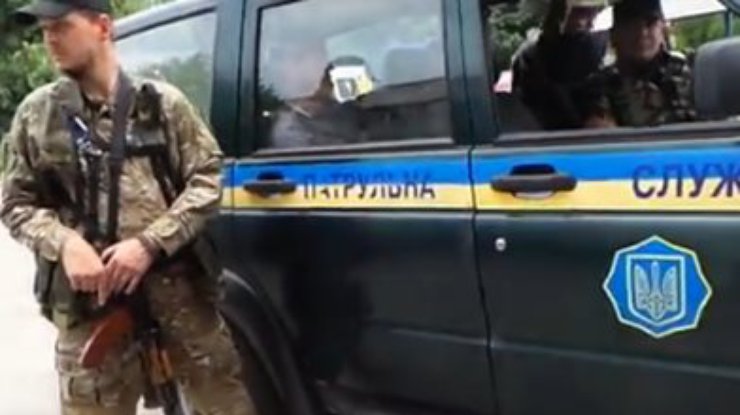 И.о. мэра Славянска Александра Самсонова вывели с совещания Авакова в наручниках (видео)