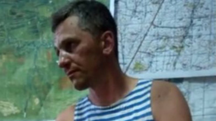 Пленного пилота Ан-26 заставляют признать, что украинская армия распинает детей на дверях (фото, видео)