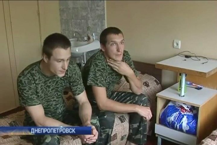 Террористы ЛНР заставляли пленных изменить родине
