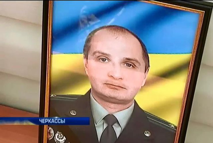 В Черкассах хоронили офицера Игоря Петрива, подорвавшегося на фугасе (видео)