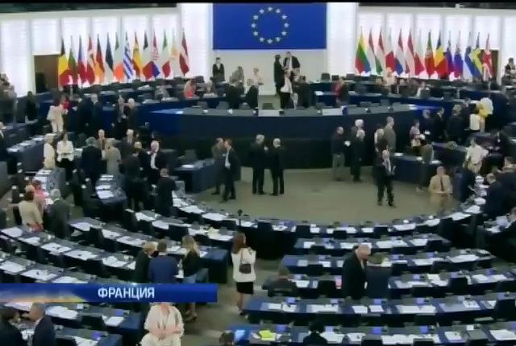 В Европарламенте сегодня обсудят подписанную ассоциацию Украины и ЕС