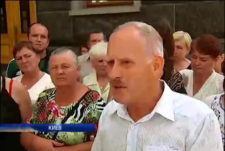 Родственники солдат из Зеленополья пикетировали Администрацию Президента