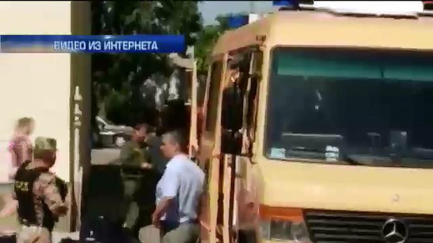В центре Симферополя пьяный житель стрелял по милиционерам (видео)