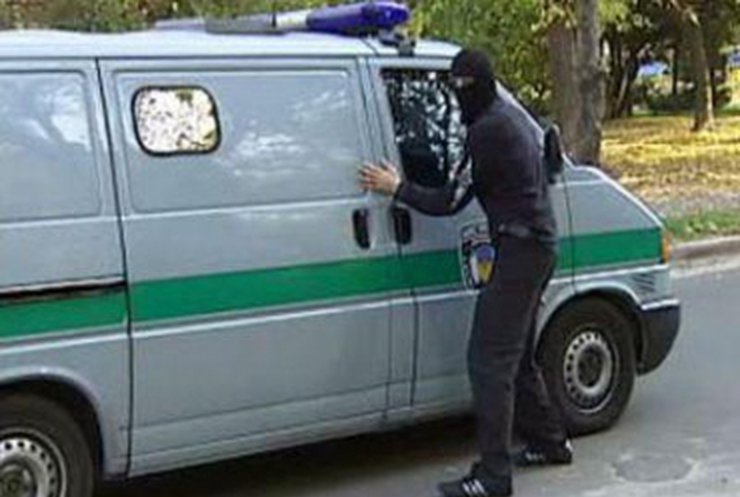 У Києві пограбовано інкасаторів: Викрадено 2 сумки з грошима
