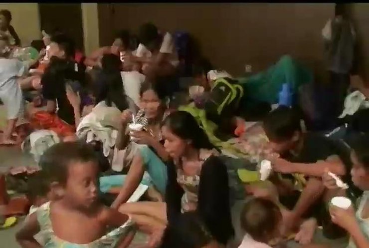 На Філіппінах потужний тайфун "Раммасун" забрав вже 10 життів
