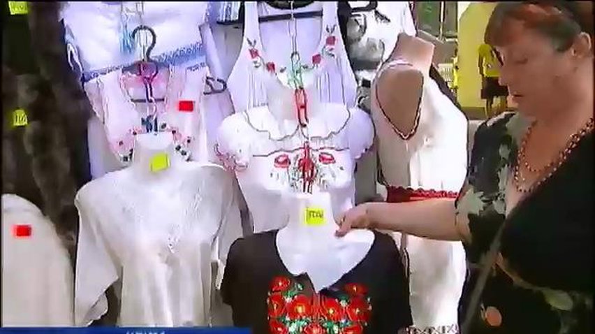 У Криму росіяни охоче купують українські вишиванки (відео)