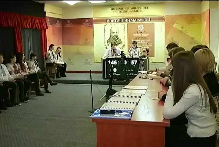 Студенти Острозьської академії встановили рекорд у читанні "Кобзаря"