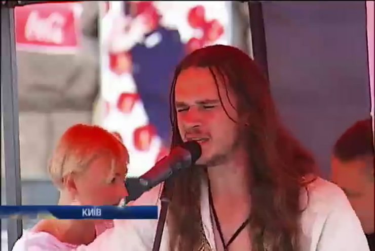 Столичні музиканти збирають гроші для українських військових (відео)