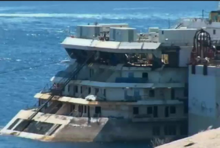 Лайнер Costa Concordia готують до останньої подорожі для демонтажу