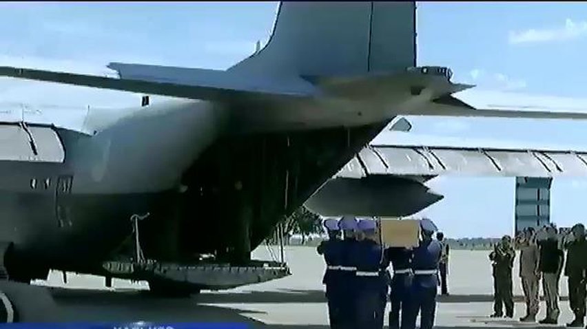 Все тела жертв катастрофы Боинга-777 отправят в Голландию до пятницы (видео)