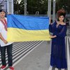 Флеш-моб в Юрмале: Потап, Джамала и Тимур Родригес троллят россиян флагами и вышиванками (фото)