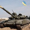 Террористы обстреливают Донецк на двух танках с флагом Украины