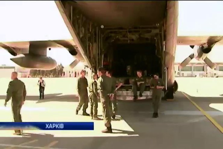 До Нідерландів прибули 227 домовин з жертвами Боїнга-777 (відео)