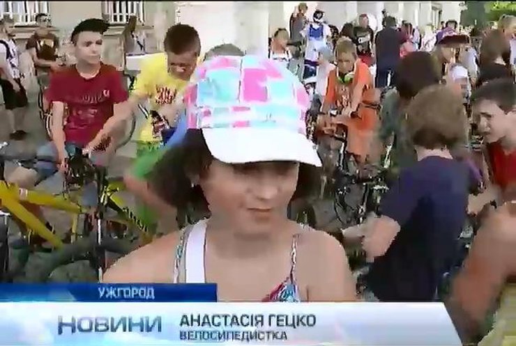 В Ужгороді відбувся велозаїзд на підтримку армії (відео)