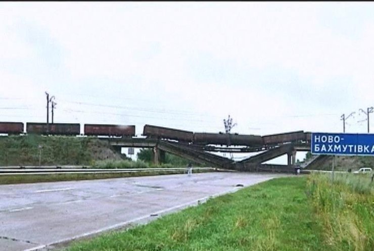 Терористи підірвали ще два мости на Донеччині