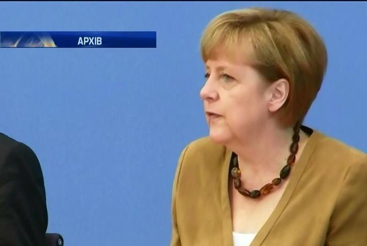 Меркель готова перервати відпустку заради санкцій проти Росії