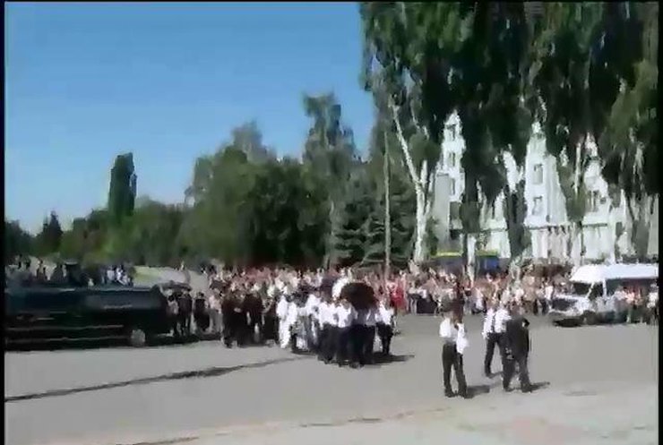 В Кременчуге попрощались с расстреляным мэром Олегом Бабаевым (видео)