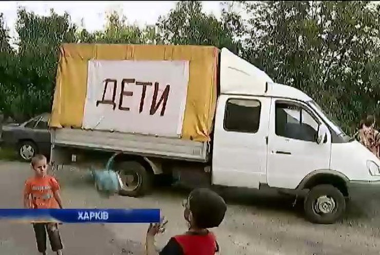 Терористи обстрілюють автобуси з дітьми, яких евакуюють з Донбасу (відео)