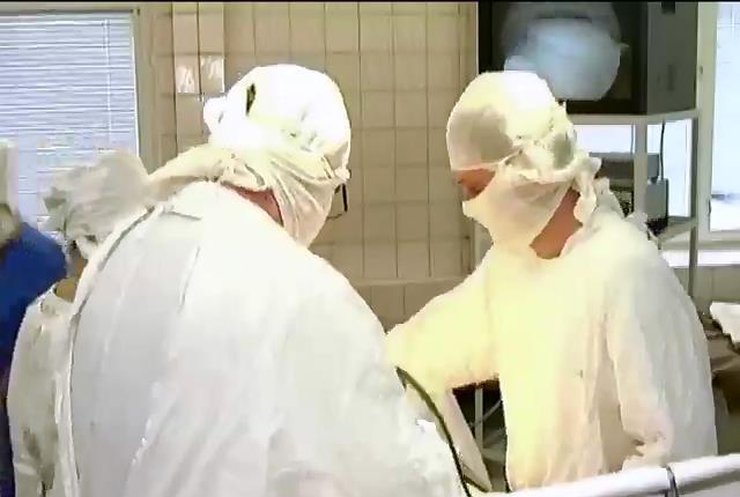 У Чернігові рідні загиблого на операції хлопця звинувачують лікарів у недбалості