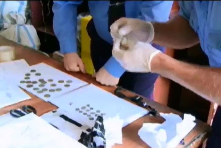 Поштарі Житомира знайшли конверт з антикварними монетами