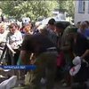 Спецпризначенці роздають харчі жителям Попасного (відео)
