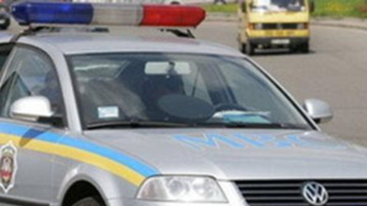 В Киеве мужчина обстрелял патрульное авто и взял в заложники милиционера