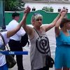 Женщины из Харькова устроили антивоенное шоу у пустой Рады (видео)