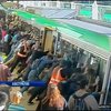 Пасажири потягу в Австралії врятували чоловіка, який застрягнув на пероні