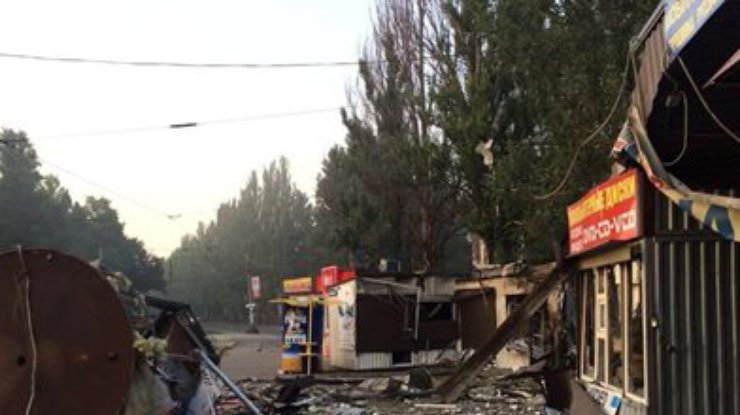 Авиаудар по Донецку: 3 убитых, пожары и разрушенные дома (фото)