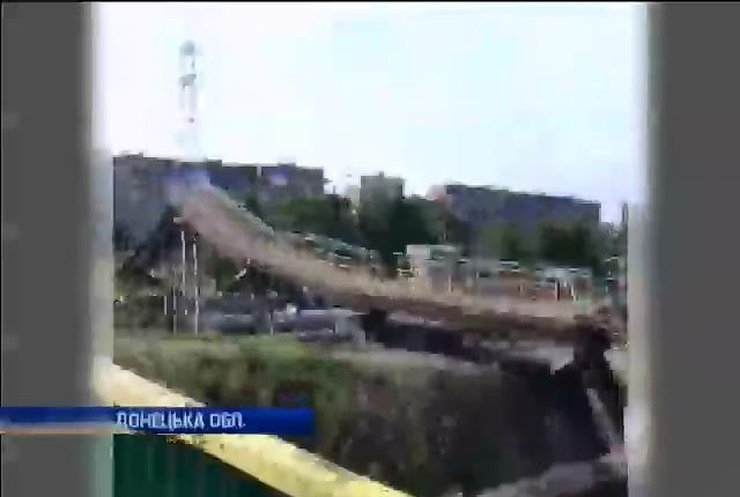 Терористи підірвали пішохідний міст у Горлівці