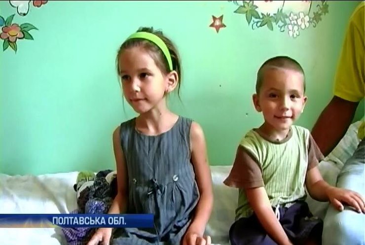 На Полтавщині мати залишила трьох дітей помирати у лісі (відео)