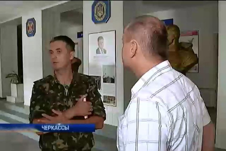 Военкоматы Украины не могут призвать мужчин-беженцев с Востока (видео)