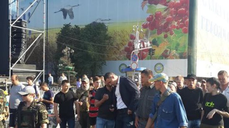 На Майдане пообещали освободить проезжую часть Крещатика