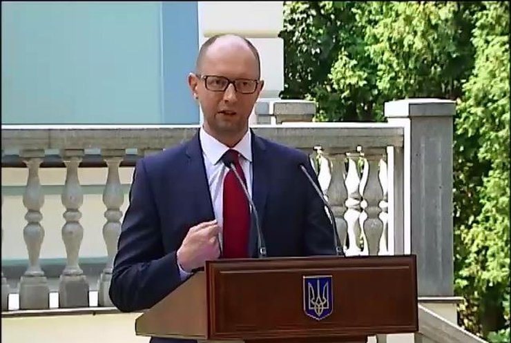 Яценюк: Путин вводит санкции против собственного народа