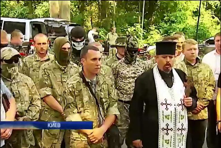Батальон "Шахтерск" попрощался с Киевом и уехал на Восток (видео)