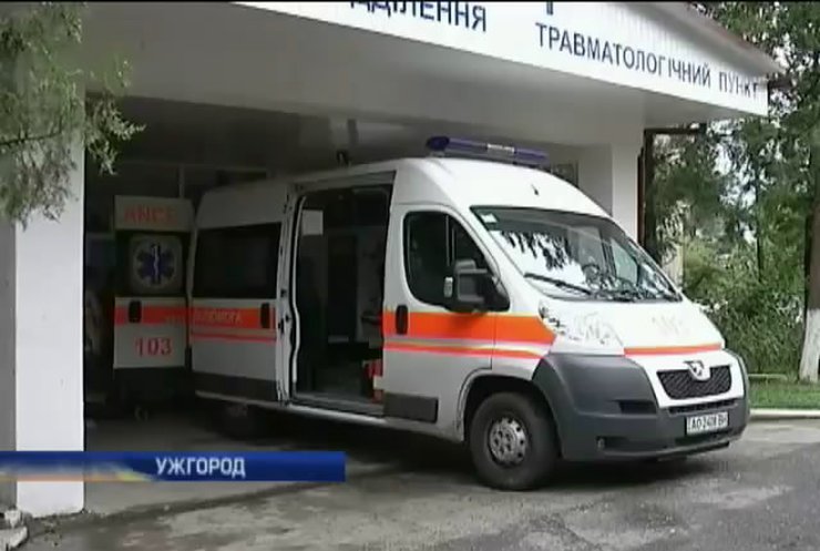 Сварка військового та працівника СБУ в Ужгороді закінчилась пострілом у міліціонера (відео)