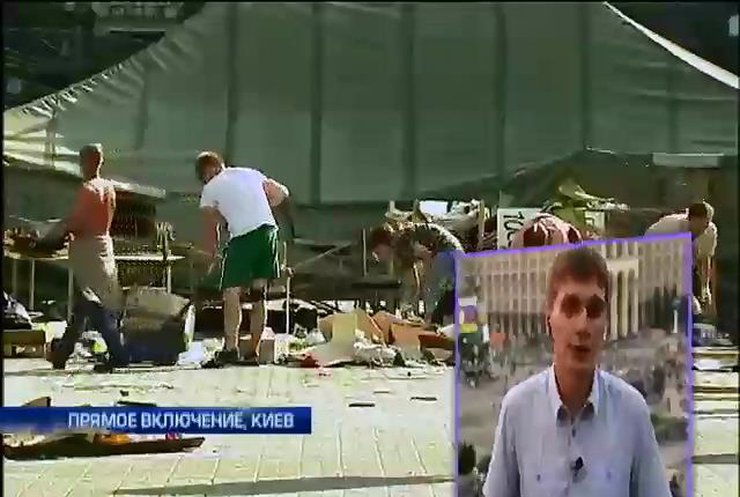 От баррикад освободили почти весь Майдан (видео)