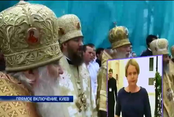 Новый предстоятель УПЦ МП Онуфрий проводит первый молебен