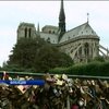 В Париже спасаются от туристов-романтиков запретами на замки