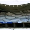 Журналисты осмотрели полупустые "гуманитарные" грузовики России (видео)