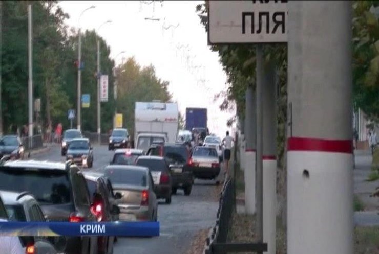 У Керчі росіяни створили транспортний колапс, намагаючись поїхати з півострова