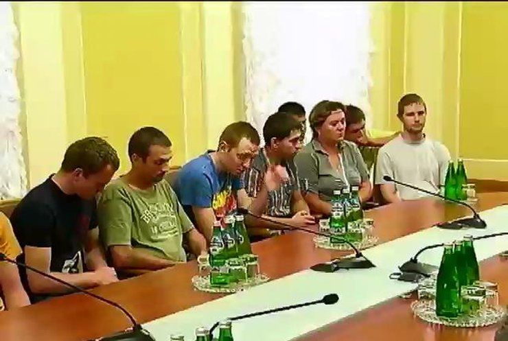 Порошенко встретился с освобожденными военнопленными