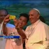 Мир в кадре: Кокаин в искусственной груди и селфи с Папой Римским